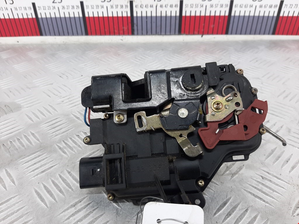 Замок двери задней левой AUDI A4 B6 2001-2005