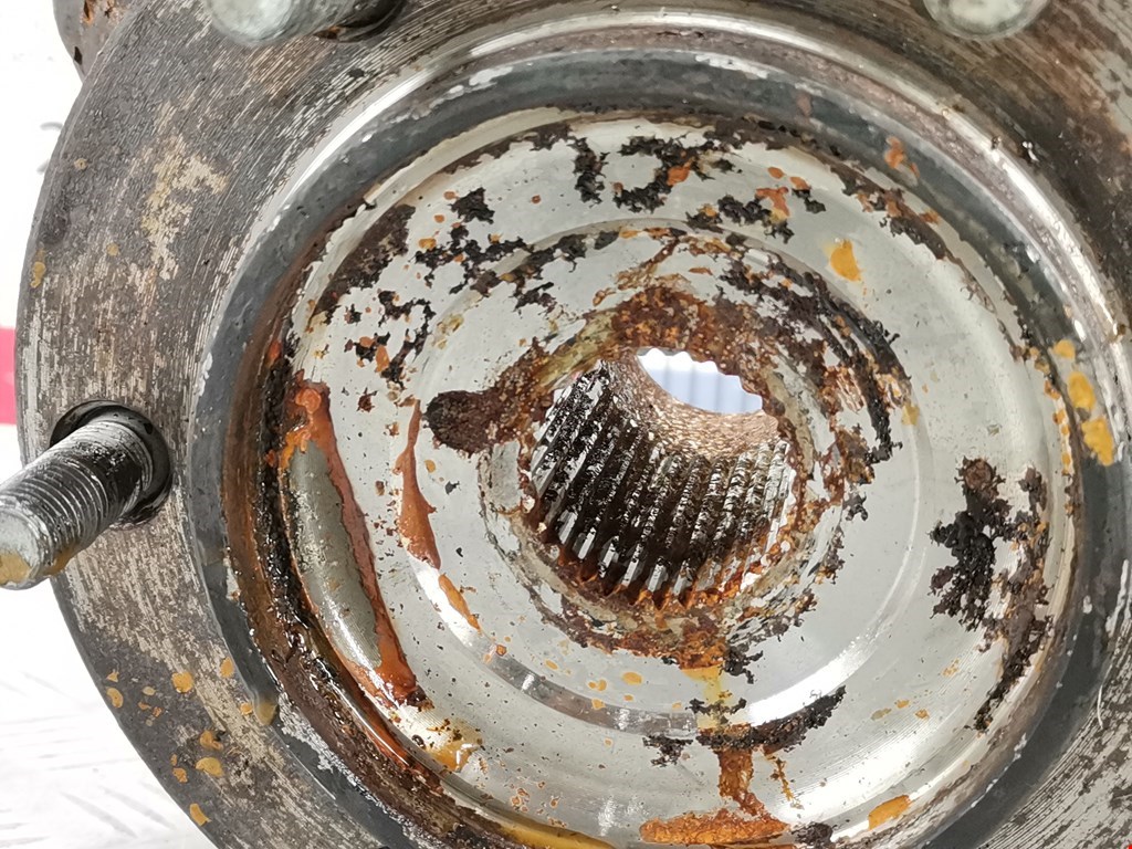 Ступица передняя левая TOYOTA Hilux VII AN10 AN 20 AN30 2005-2015