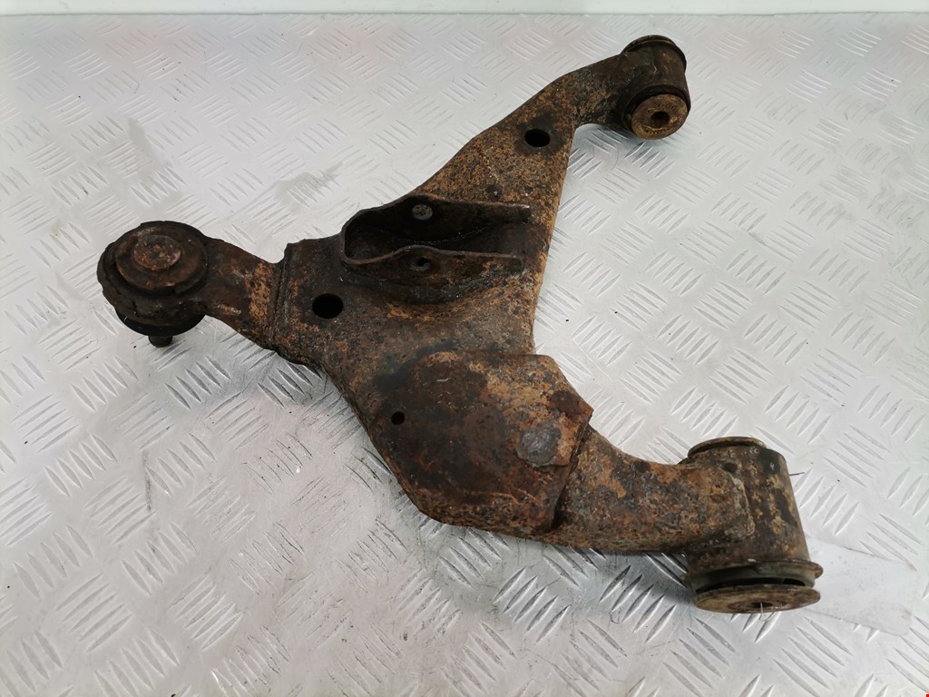 Рычаг передний левый TOYOTA Hilux VII AN10 AN 20 AN30 2005-2015