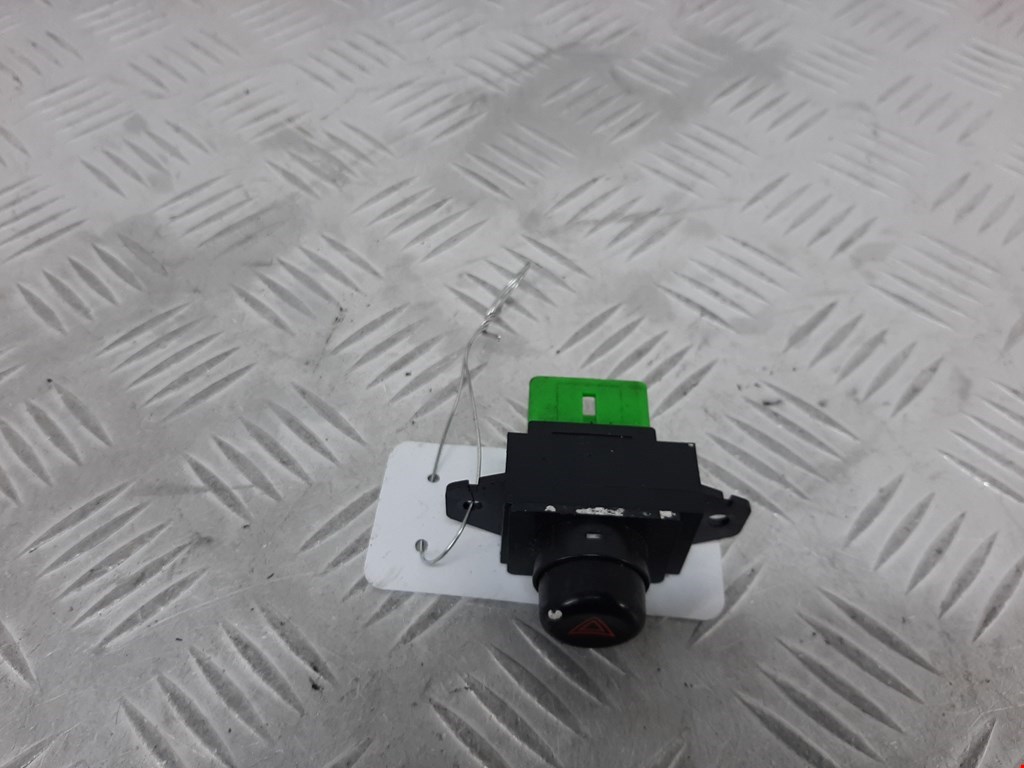 Кнопка аварийной сигнализации (аварийки) MITSUBISHI Colt CJ 1995-2003