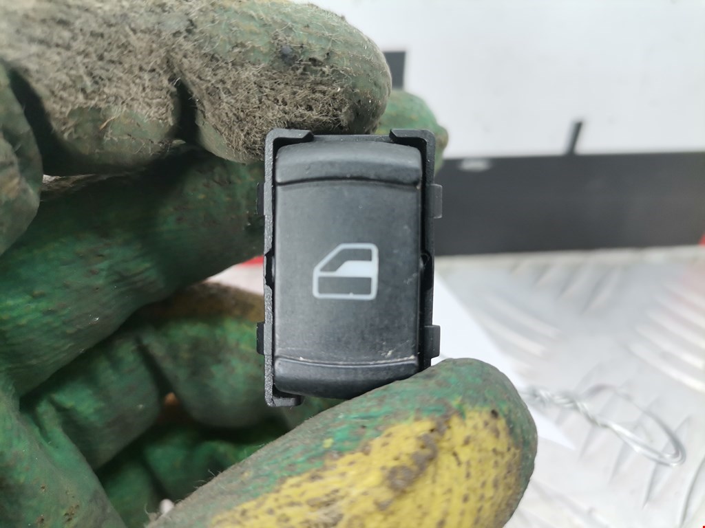 Кнопка стеклоподъемника VOLKSWAGEN Passat B5 1997-2005