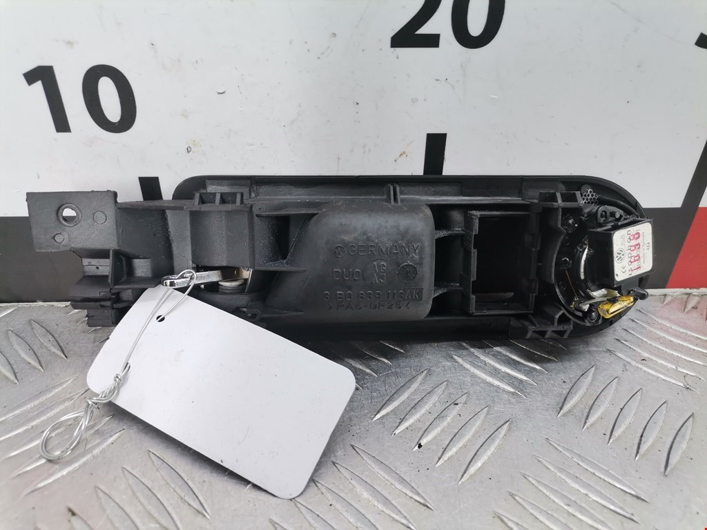 Ручка дверная задняя внутренняя левая VOLKSWAGEN Passat B5 1997-2005