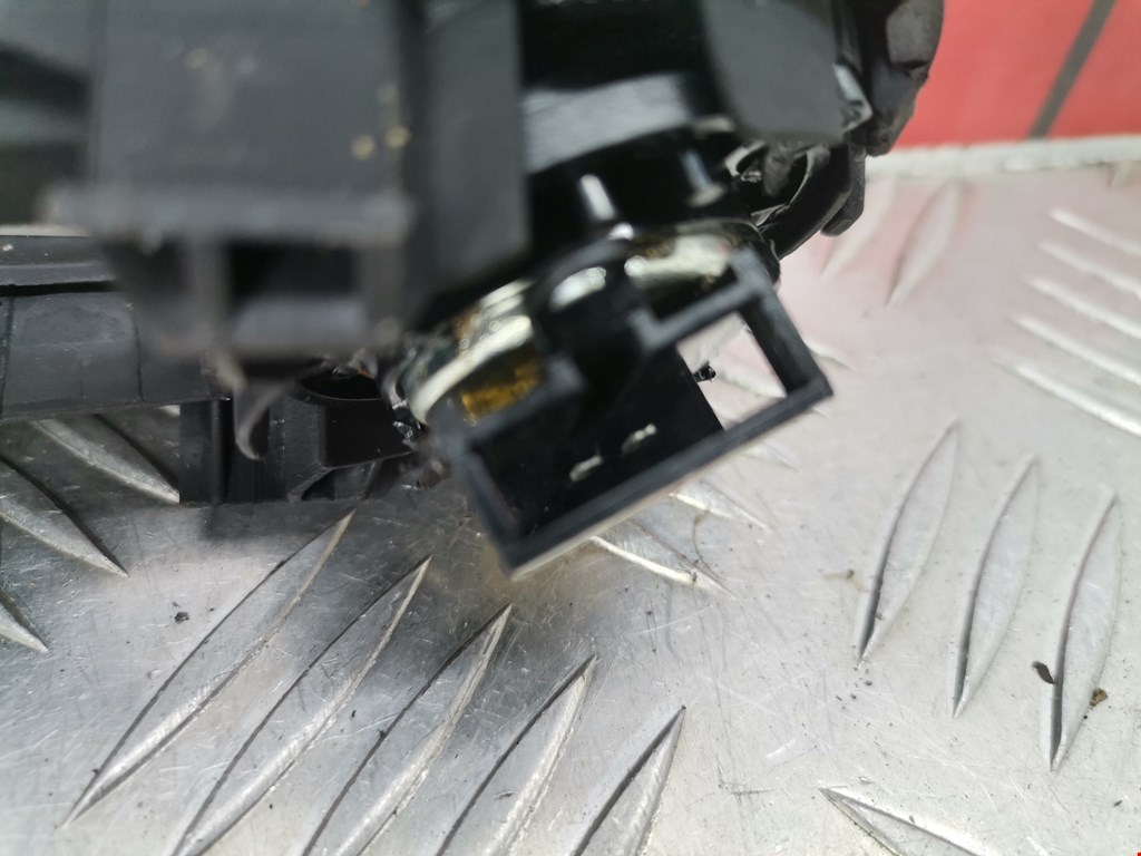 Ручка дверная задняя внутренняя левая VOLKSWAGEN Passat B5 1997-2005