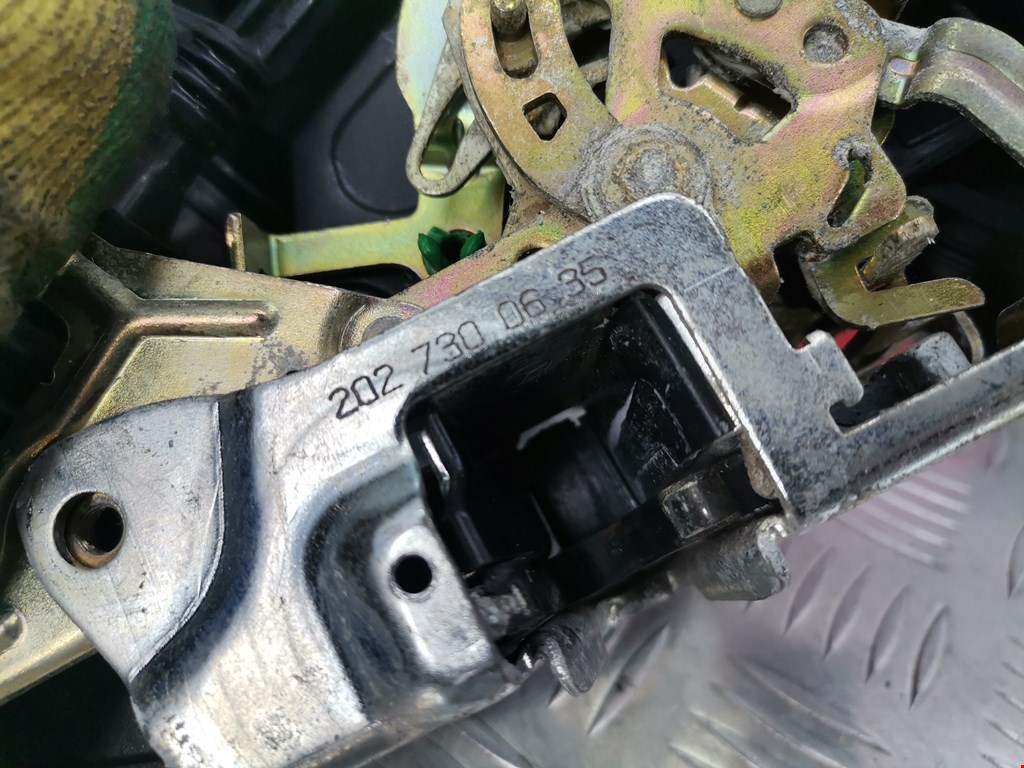 Замок двери задней правой MERCEDES-BENZ C-Class C-klasse W202 1993-2000