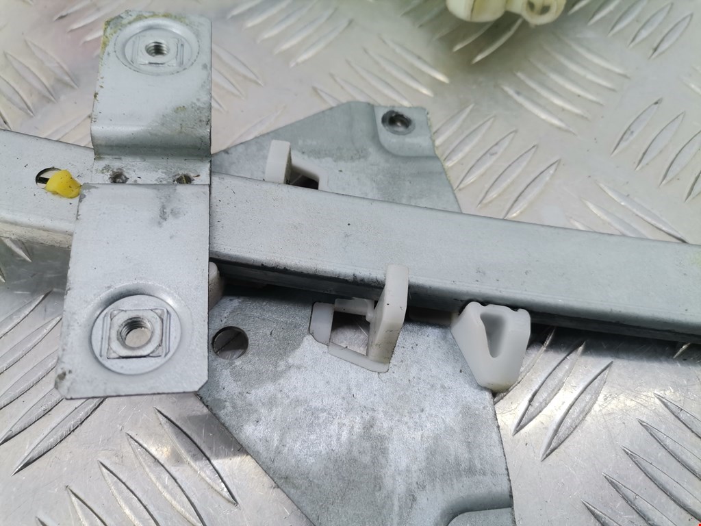 Стеклоподъемник передний правый MITSUBISHI Carisma 1995-1999