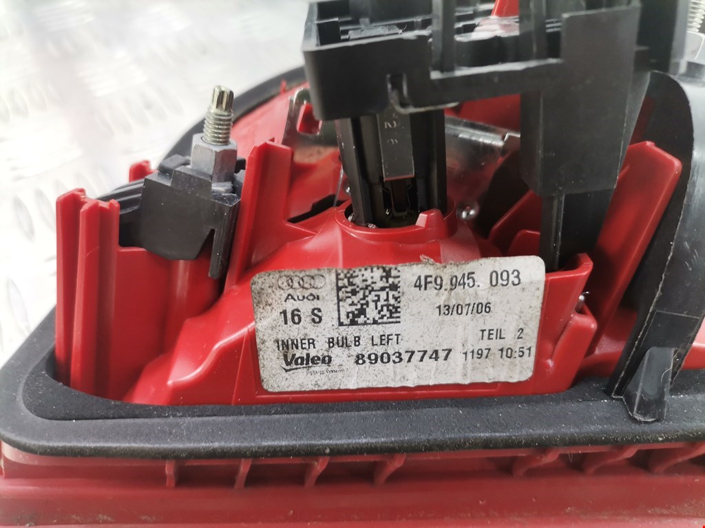 Фонарь задний внутренний левый AUDI A6 C6 2004-2010