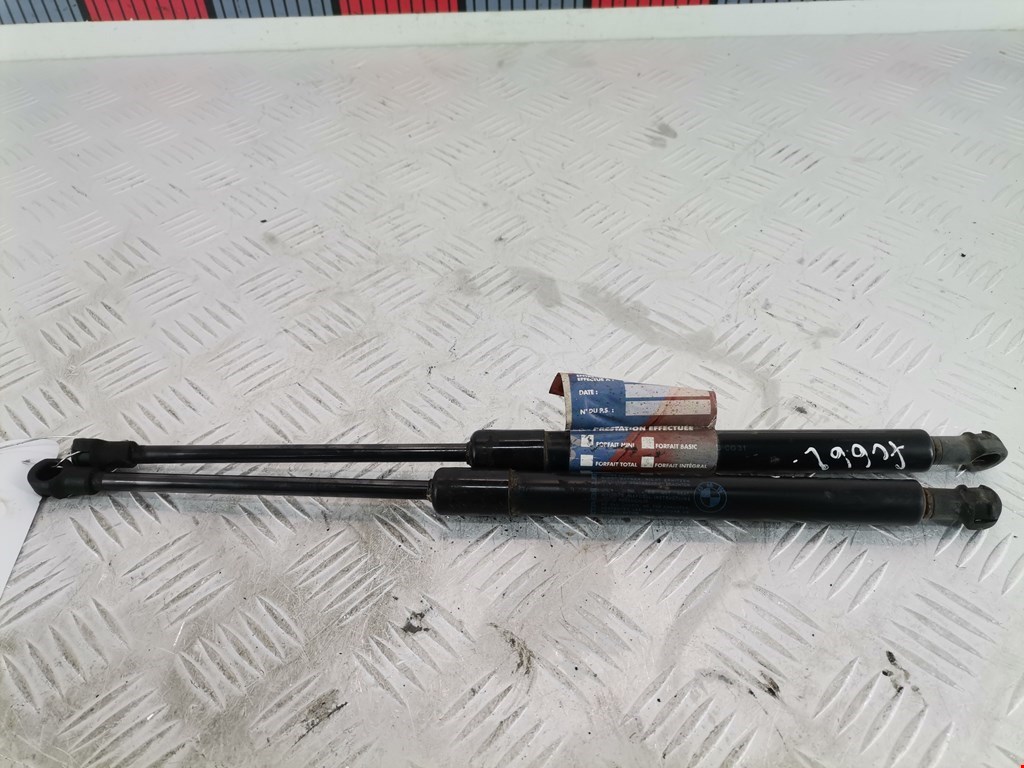 Амортизатор капота левый=правый BMW 1er E81\E87 2004-2011