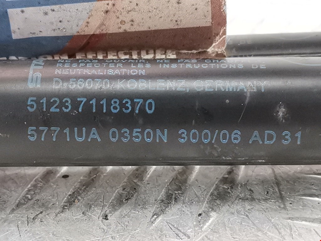 Амортизатор капота левый=правый BMW 1er E81\E87 2004-2011