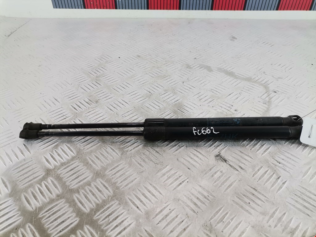 Амортизатор крышки (двери) багажника BMW 1er E81\E87 2004-2011