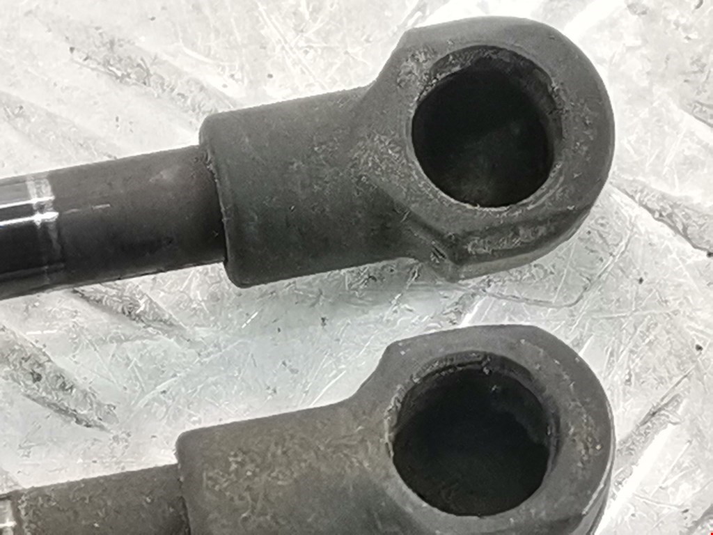 Амортизатор крышки (двери) багажника BMW 1er E81\E87 2004-2011