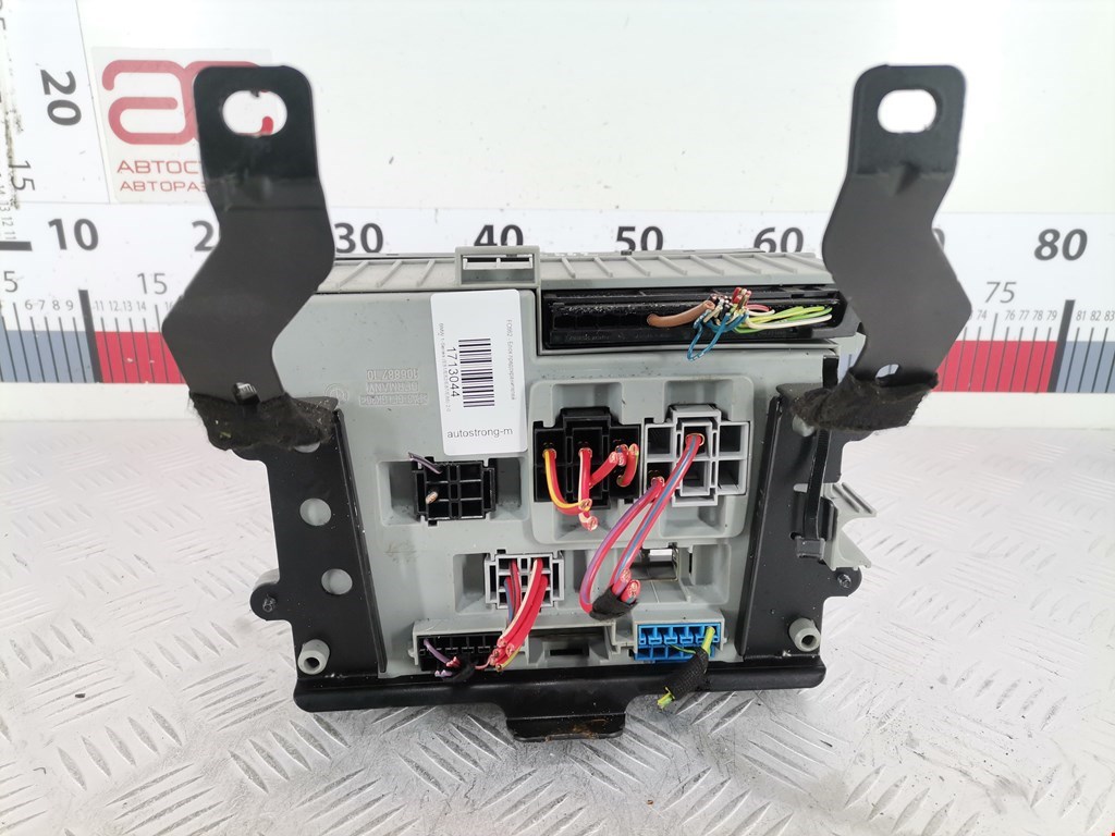 Датчик уровня в бачок омывателя BMW 1er E81\E87 2004-2011