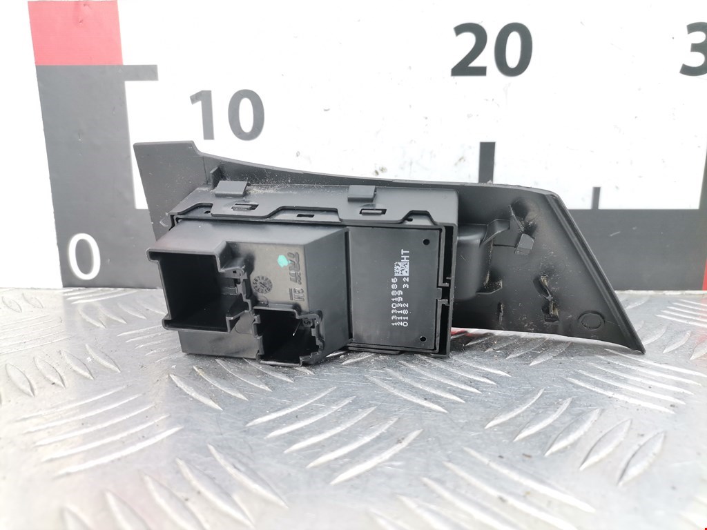 Кнопка стеклоподъемника OPEL Astra J 2009-2017