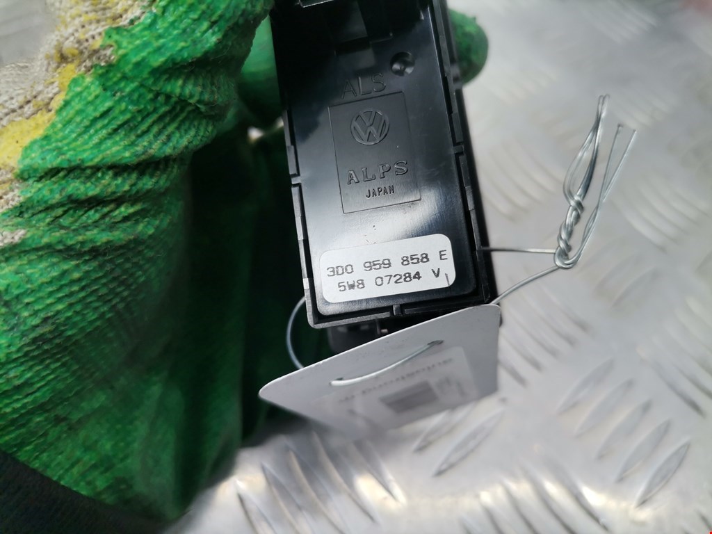 Кнопка стеклоподъемника VOLKSWAGEN Phaeton 2002-2016