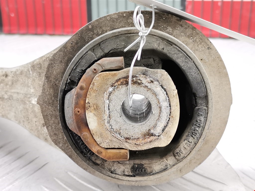 Рычаг передний правый VOLKSWAGEN Passat B5 1997-2005