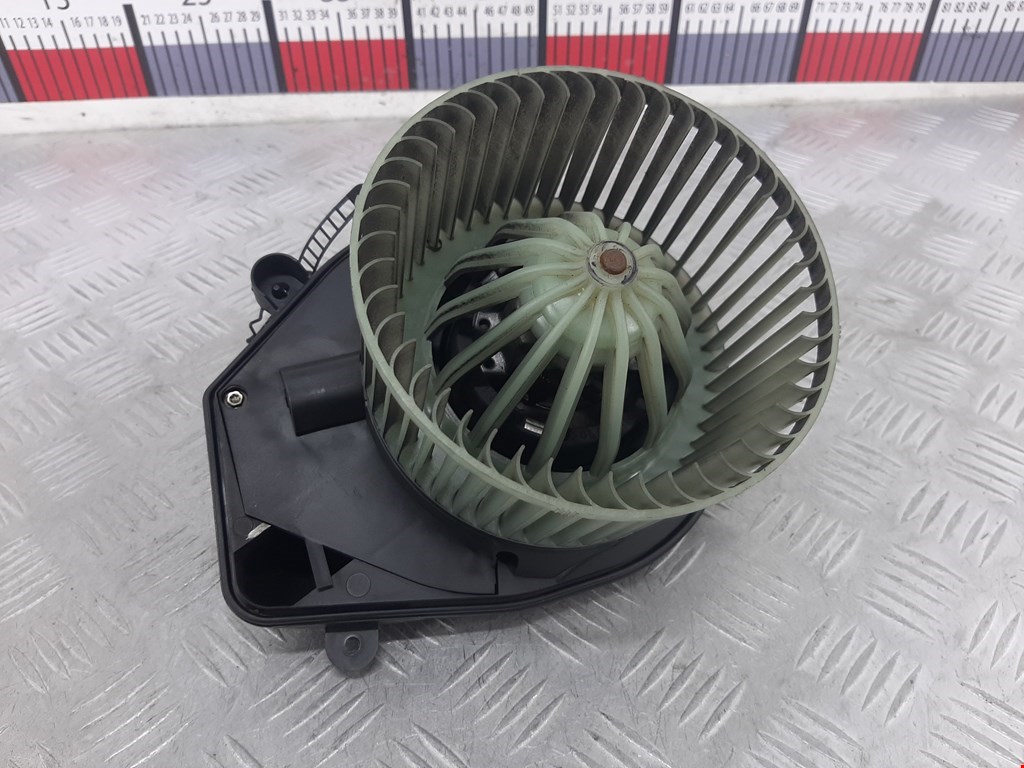 Моторчик (мотор) отопителя салона VOLKSWAGEN Passat B5 1997-2005