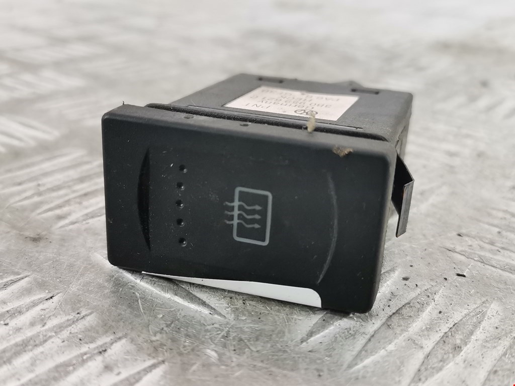 Кнопка подогрева (обогрева) заднего стекла Volkswagen Passat 5 (1996-2000)