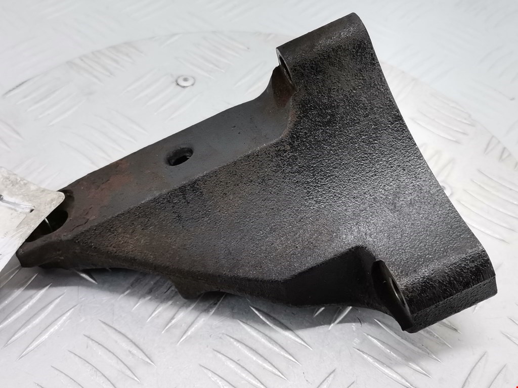 Кронштейн (крепление лапа) двигателя Lexus RX 2 (XU30) (2003-2009)