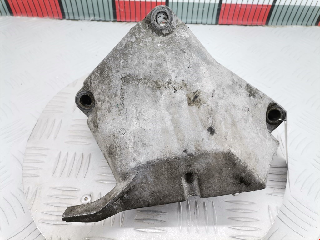 Кронштейн (крепление лапа) двигателя Opel Astra J (2009-2018)