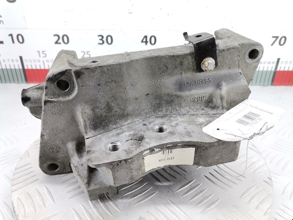 Кронштейн (крепление лапа) двигателя Opel Corsa D (2006-2014)