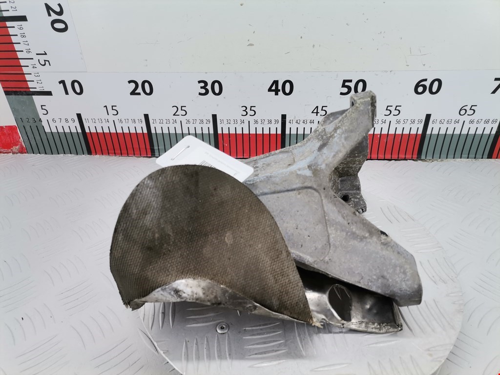 Кронштейн (крепление лапа) двигателя Audi A4 B6 (2000-2006)