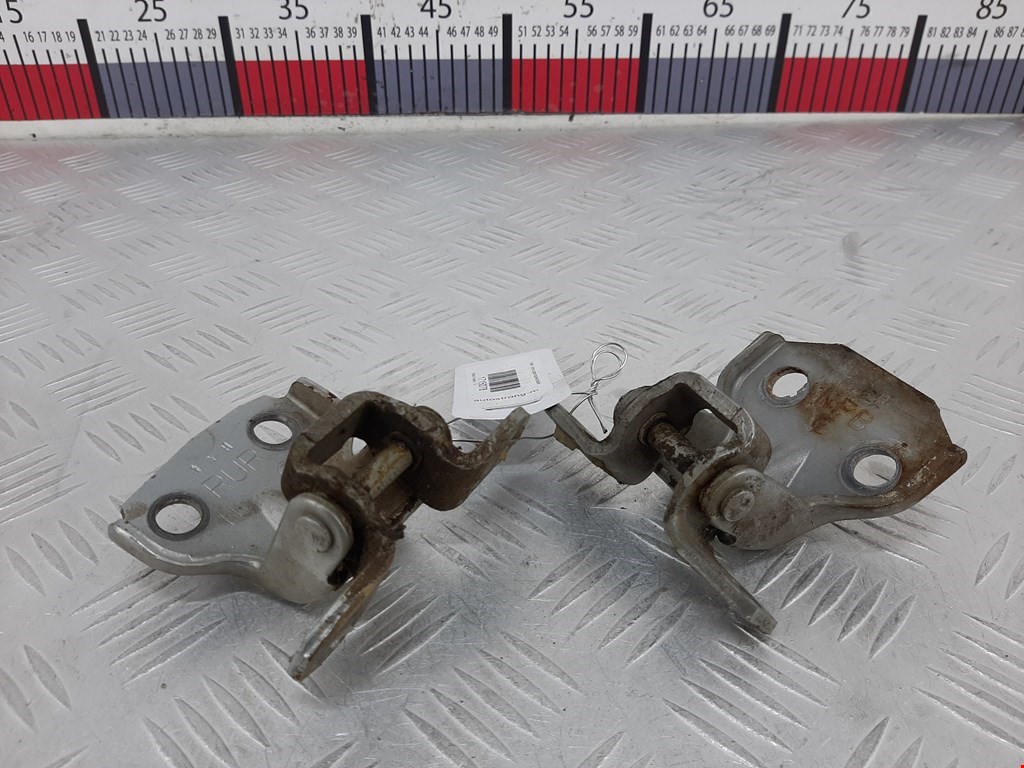 Петля двери задней правой Subaru Forester 1 (SF) (1996-2002)