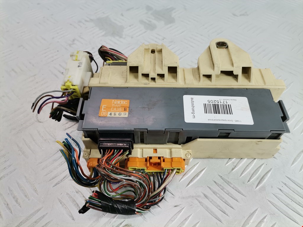 Датчик уровня в бачок омывателя MAZDA Xedos 6 1992-1999