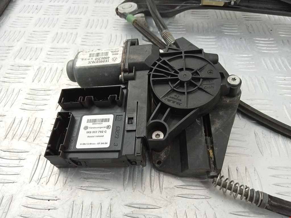Стеклоподъемник передний правый VOLKSWAGEN Golf V 2003-2009