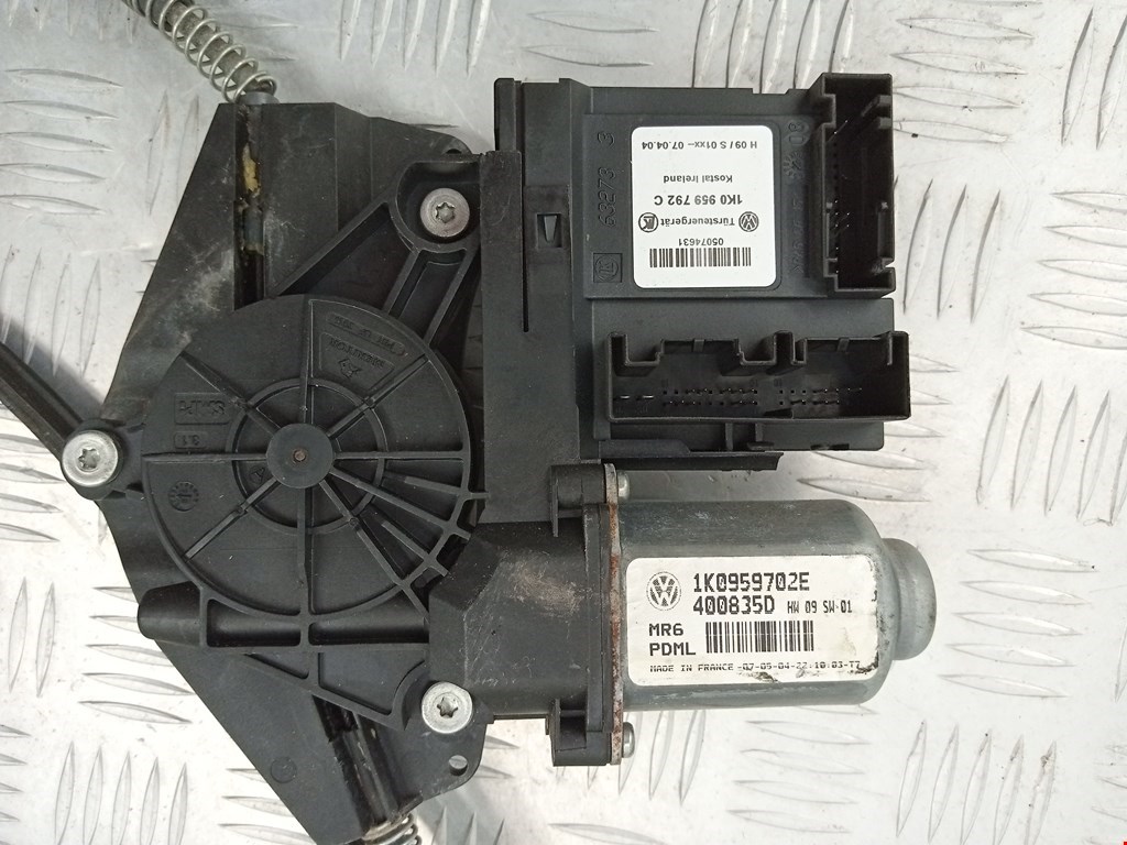 Стеклоподъемник передний правый VOLKSWAGEN Golf V 2003-2009