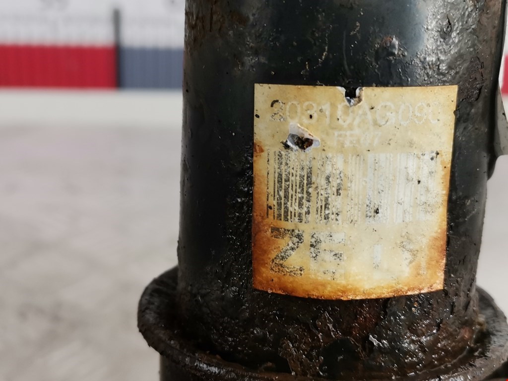 Амортизатор передний правый SUBARU Legacy 1998-2004