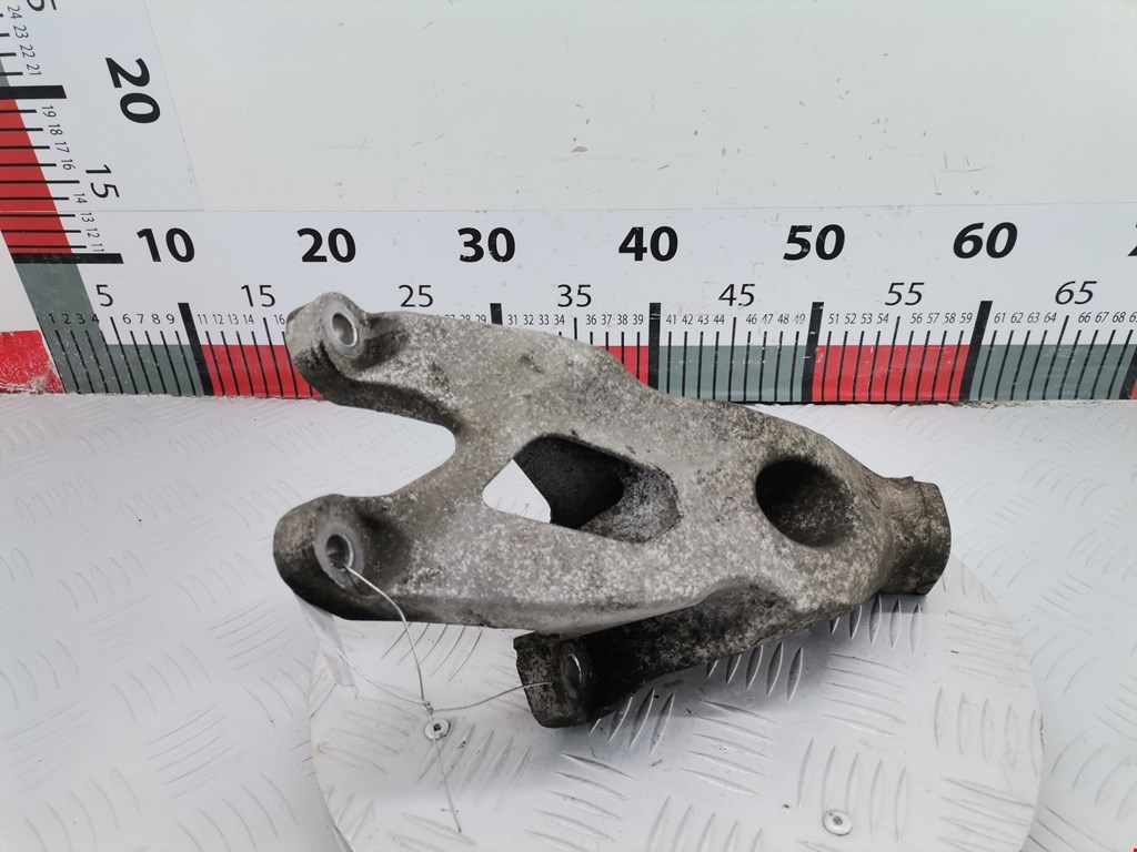 Кронштейн (крепление лапа) двигателя Audi A4 B8 (2007-2015)