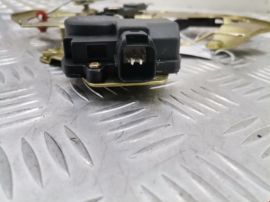 Замок двери сдвижной KIA Carnival I 1999-2005