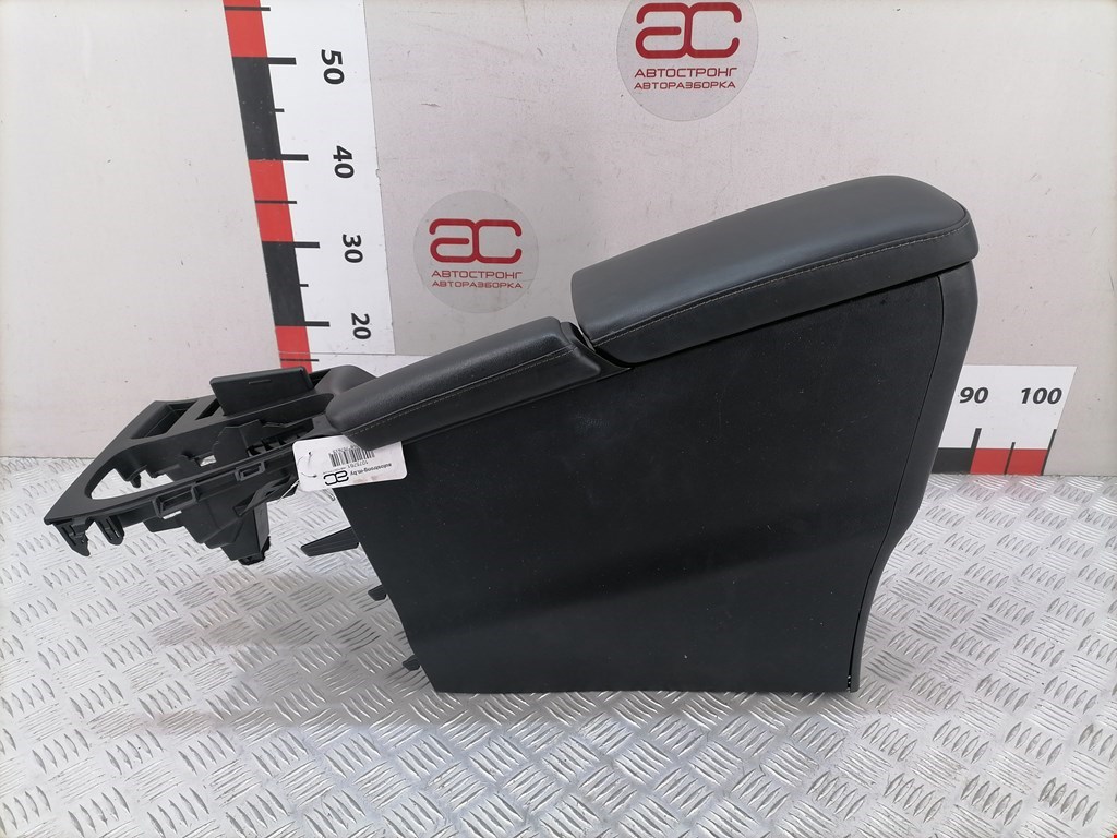 Подлокотник в салон LEXUS CT 2010-2018