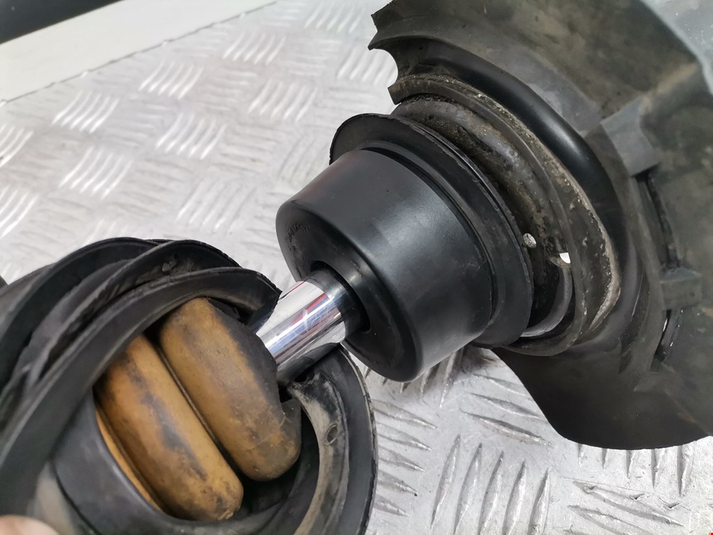 Амортизатор передний правый BMW 3er F30/F31/F80 2011-2019