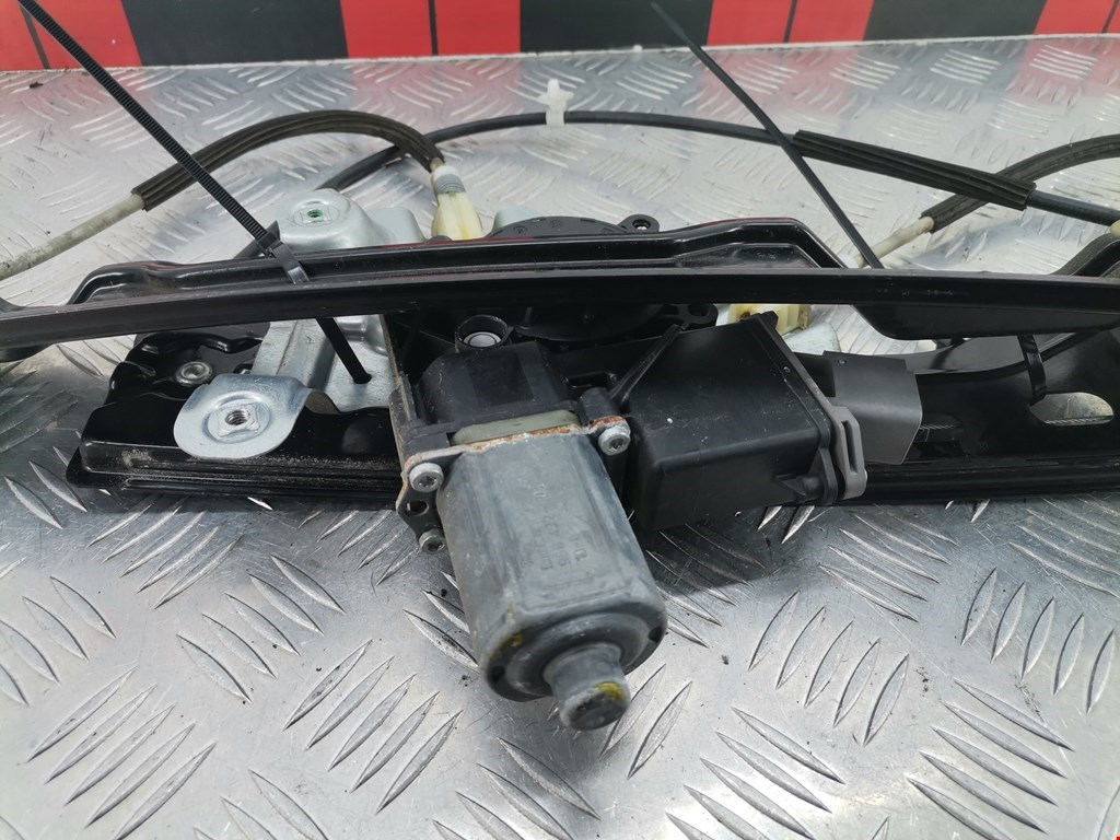 Стеклоподъемник передний правый OPEL Astra J 2009-2017