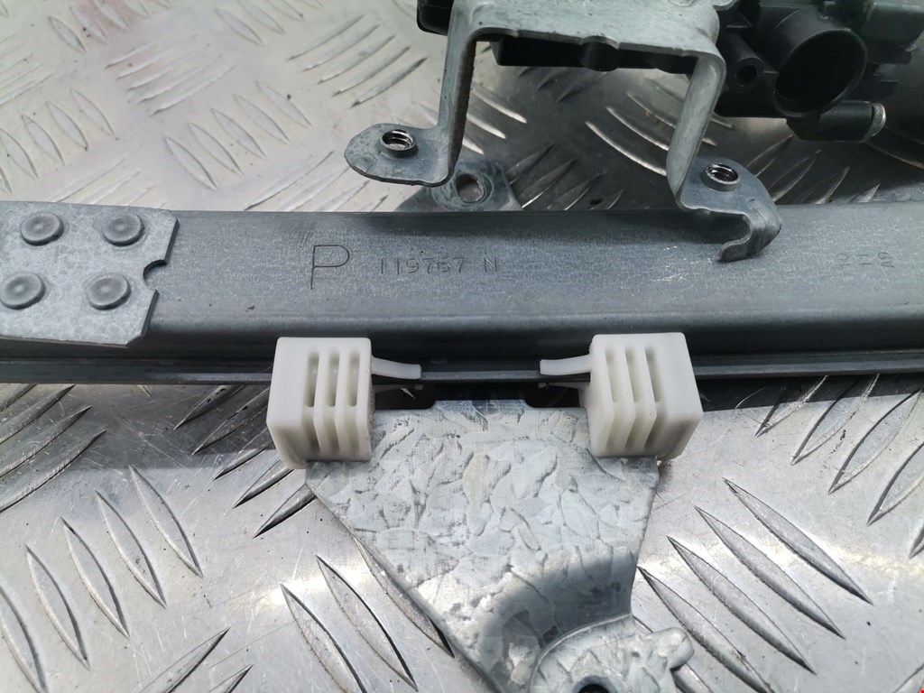 Стеклоподъемник задний правый NISSAN Qashqai J10 2006-2013