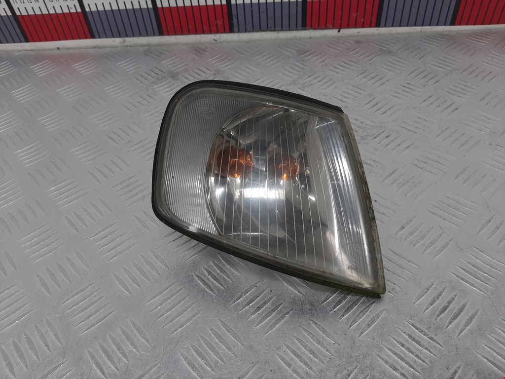 Указатель поворота (поворотник) правый Audi A3 8L (1996-2003)