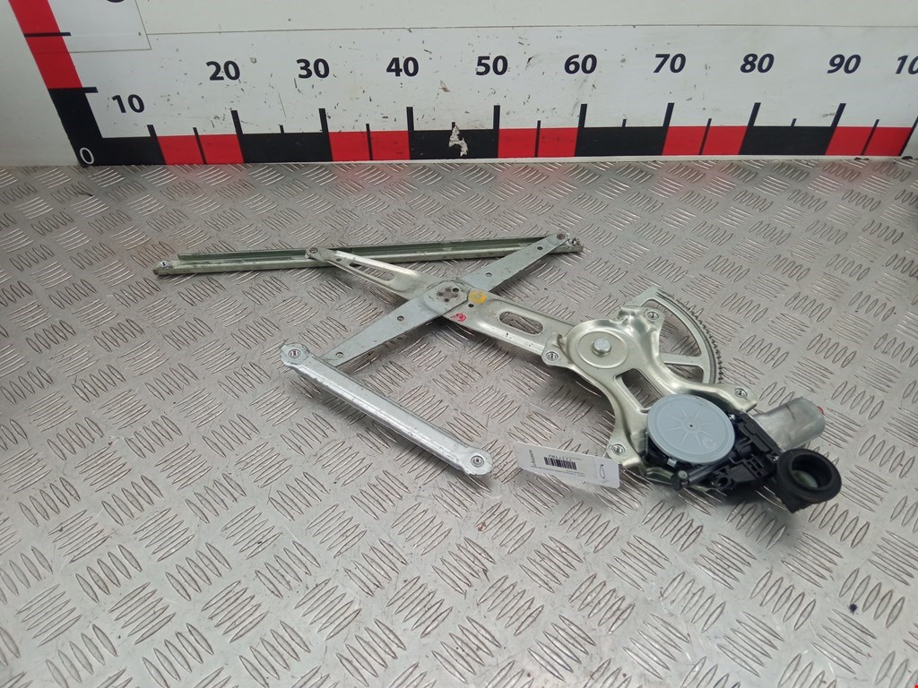 Стеклоподъемник передний левый TOYOTA Prius II XW20 2003-2012