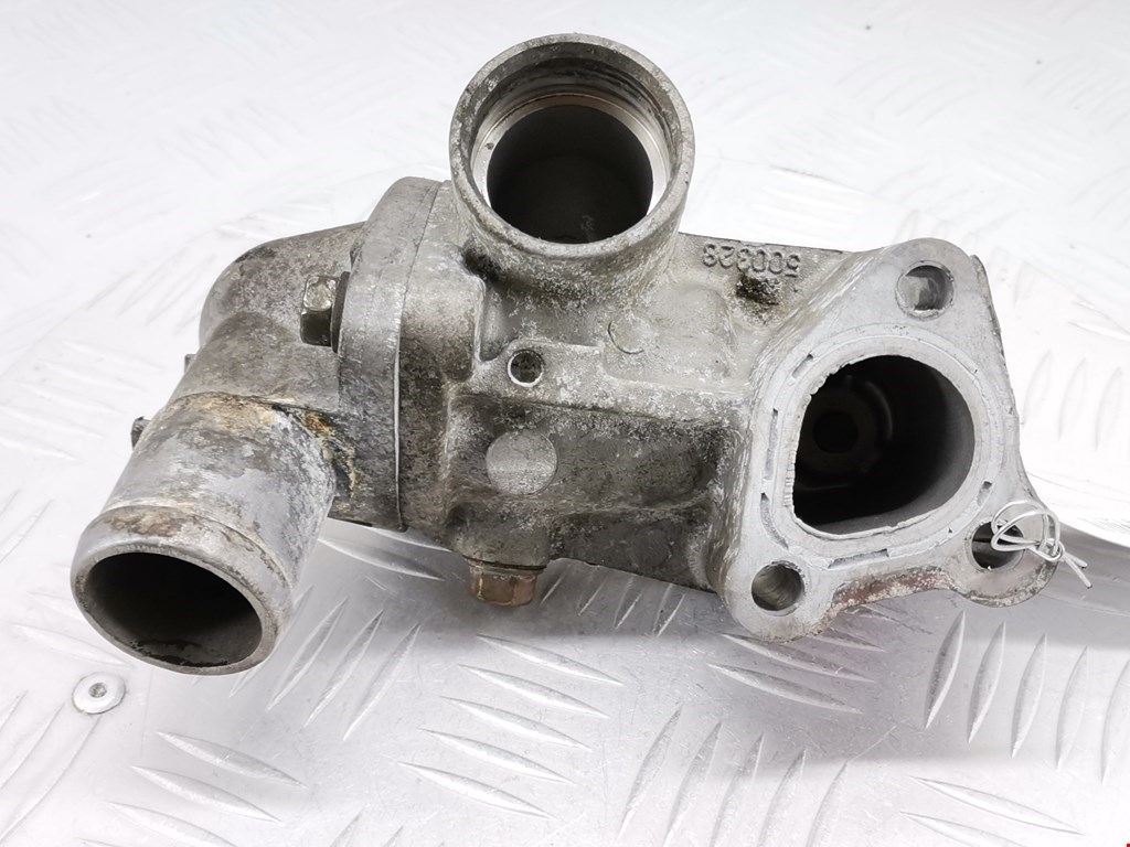 Корпус термостата MITSUBISHI Carisma 1995-1999