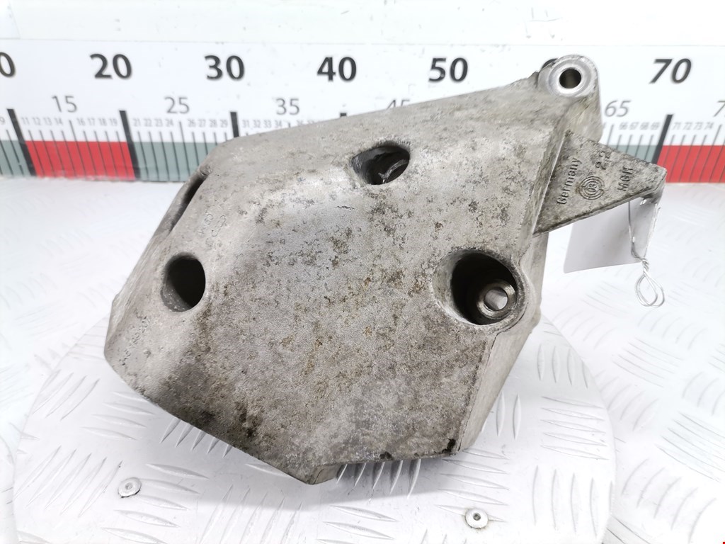 Кронштейн (крепление лапа) двигателя Volkswagen Polo 4 (2001-2009)