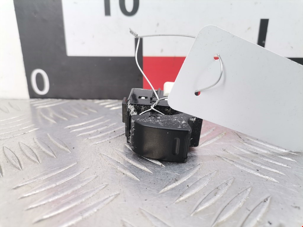 Кнопка стеклоподъемника TOYOTA Prius II XW20 2003-2012