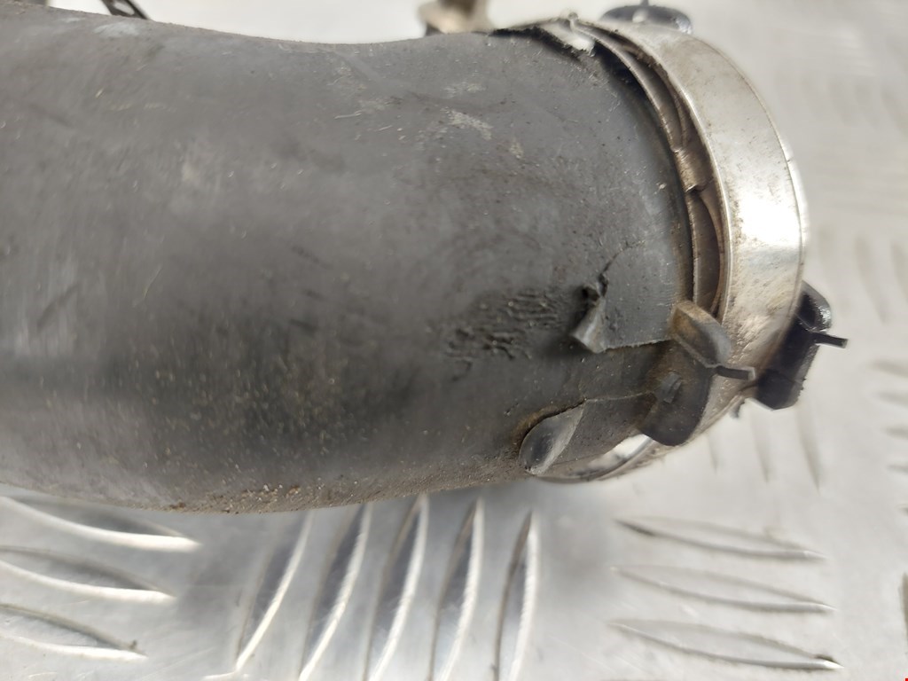 Патрубок интеркулера AUDI A4 B6 2001-2005