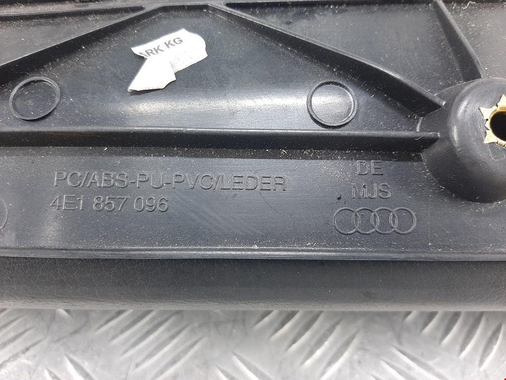 Бардачок AUDI A8 D3 2003-2010