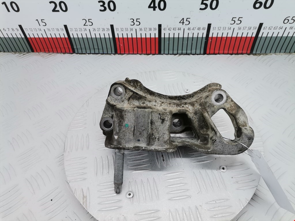 Кронштейн (крепление лапа) двигателя Ford Focus 2 (2004-2011)