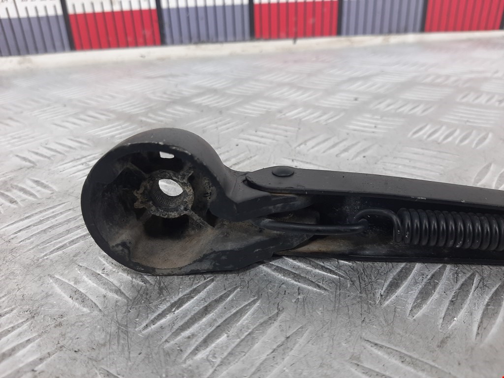 Поводок дворника задний (заднего) AUDI A4 B5 1995-2001