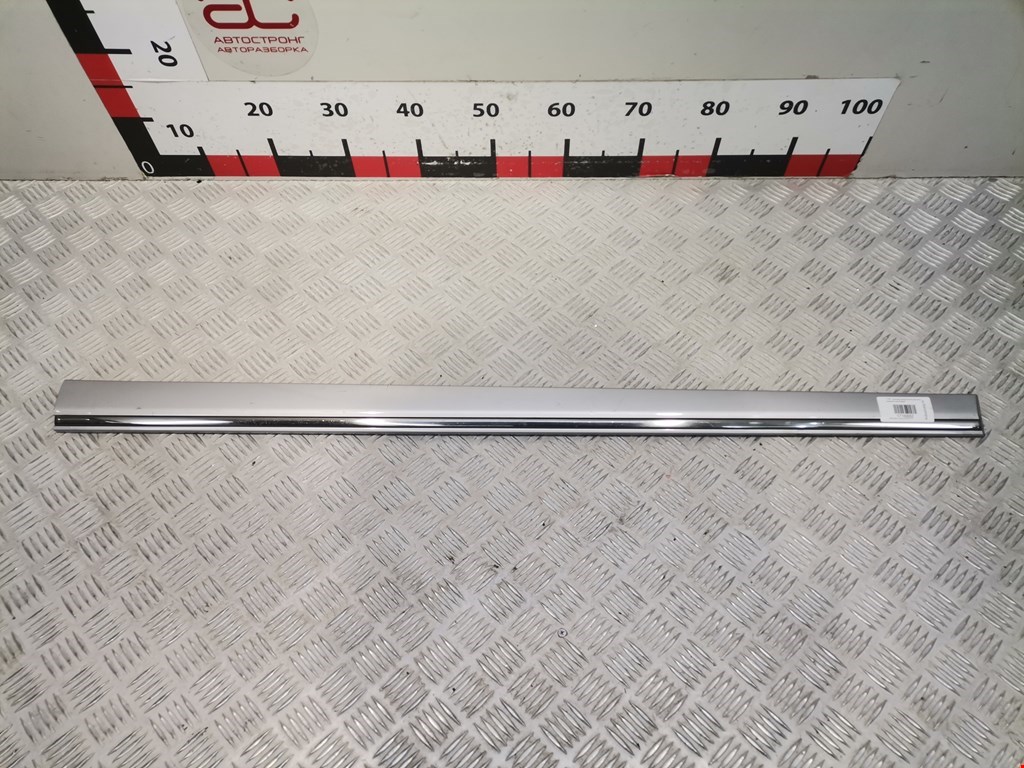 Накладка декоративная (молдинг) двери передней левой Mercedes C-Class (W203) (2000-2008)