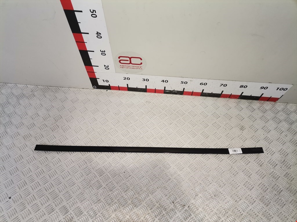 Накладка (молдинг) двери передней правой Audi A6 C5 (1997-2005)