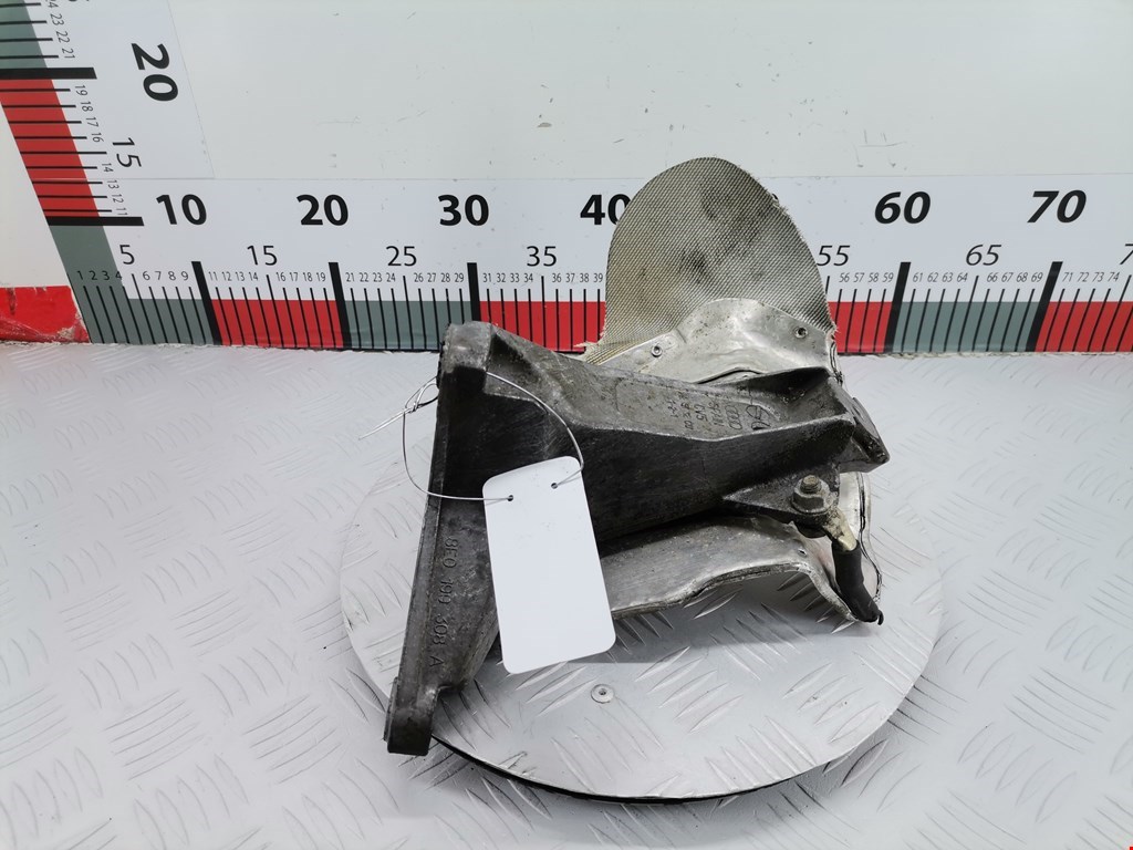 Кронштейн (крепление лапа) двигателя Audi A4 B6 (2000-2006)