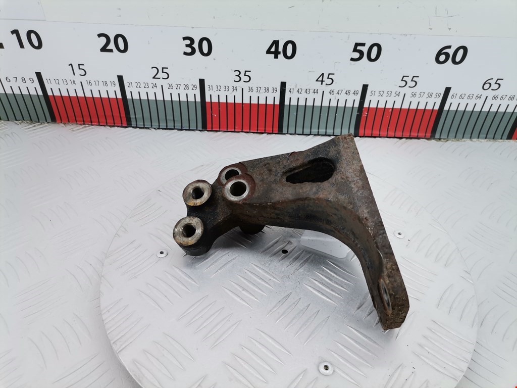 Кронштейн (крепление лапа) двигателя Lexus RX 2 (XU30) (2003-2009)