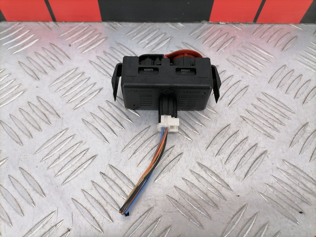 Кнопка аварийной сигнализации (аварийки) RENAULT Clio 2005-2012