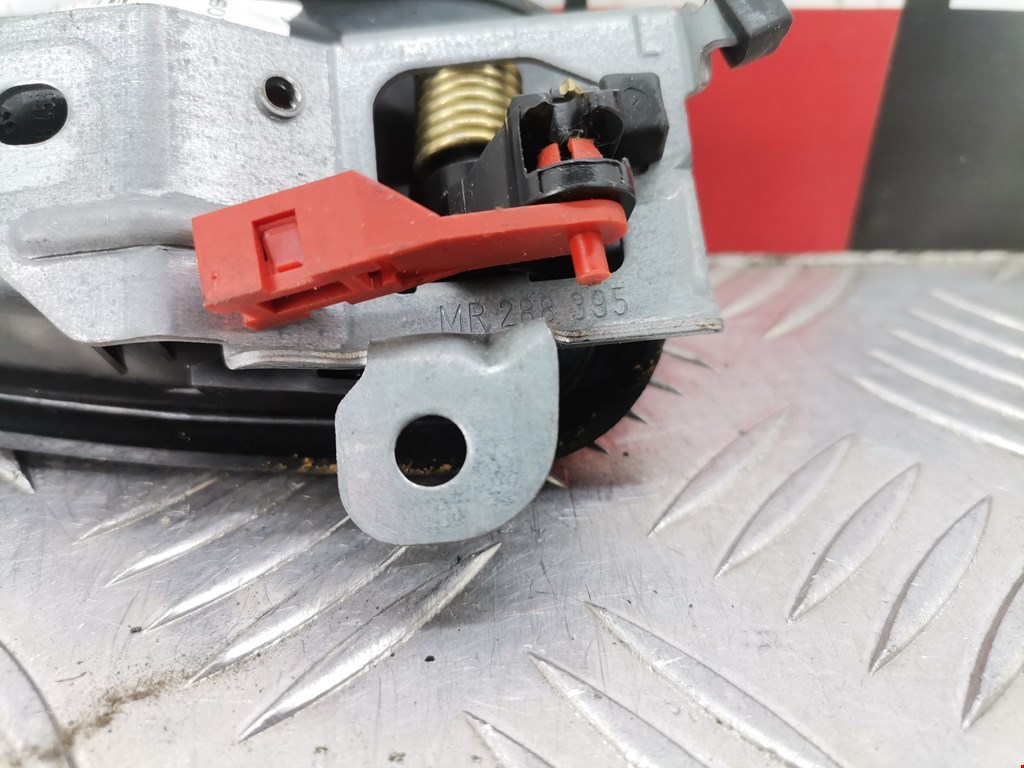 Ручка дверная задняя внутренняя левая MITSUBISHI Carisma 1995-1999